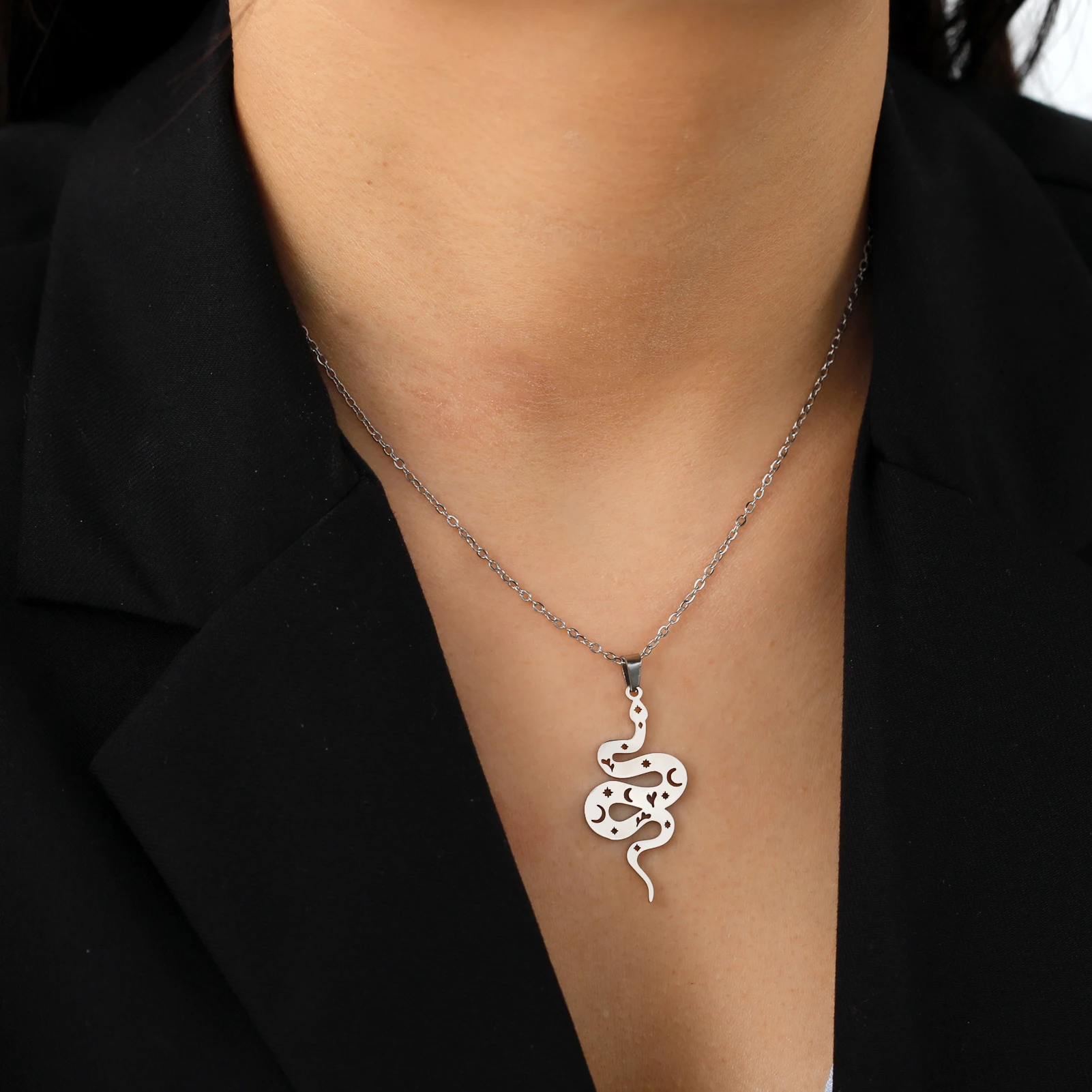 Женское ожерелье с подвеской в виде змеиного узора Amaxer, винтажные готические изысканные ювелирные изделия, регулируемая длинная цепочка, классический шейный шарм Изображение 0