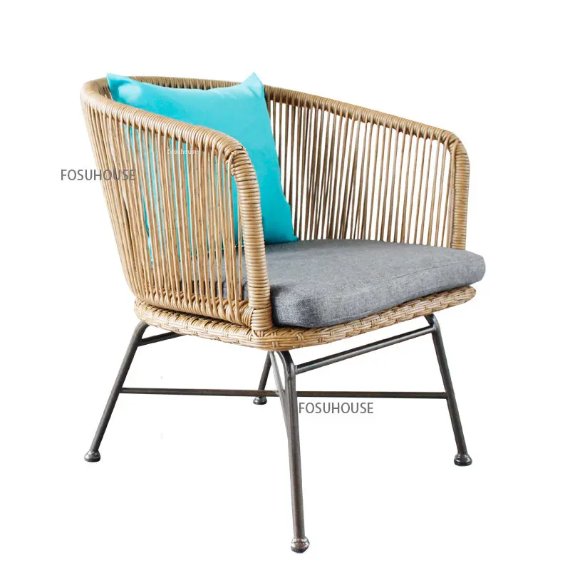 Современная вилла, внутренний двор, Балкон, ротанговый стул, маленький журнальный столик, комбинированное кресло для отдыха на открытом воздухе, пляжные стулья из ротанга Изображение 1