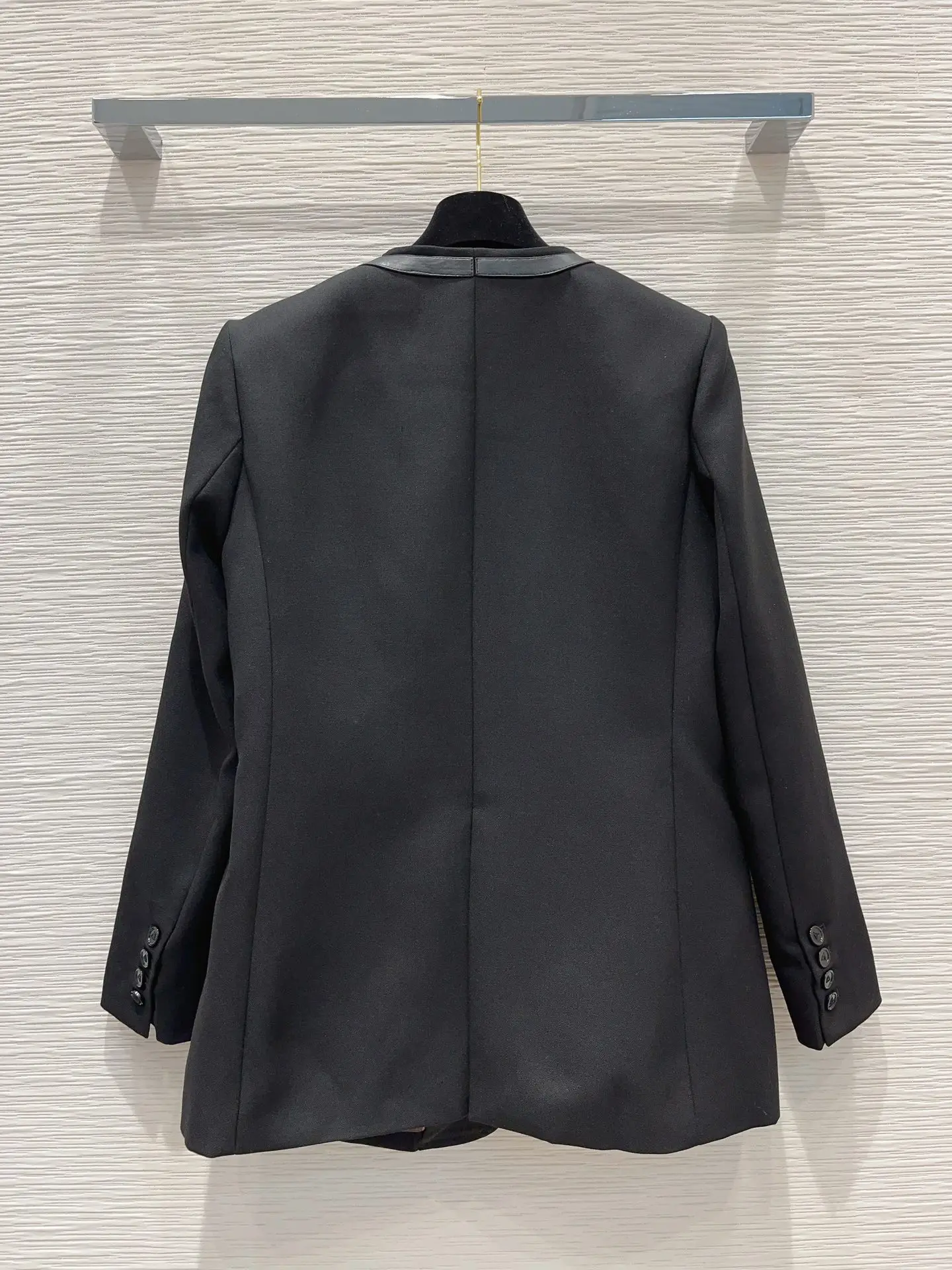 Черное пальто старинного объемного кроя из шерсти, изысканная ткань на заказ, передающая современную моду9.12 Изображение 1