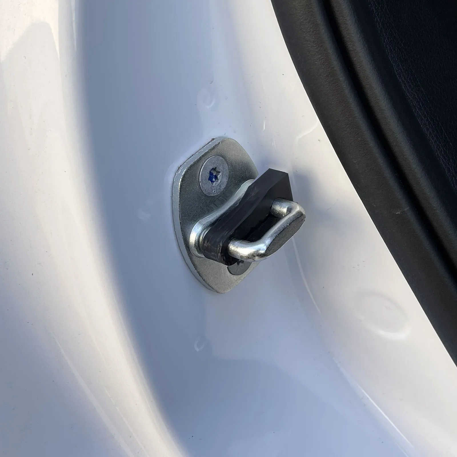 Шумоглушитель дверного замка автомобиля, Амортизирующий буфер для Hyundai Creta 2016-2023, Дребезжащие скрипы, Тихий Шум, Глухое Звукоизоляционное уплотнение.  Изображение 1