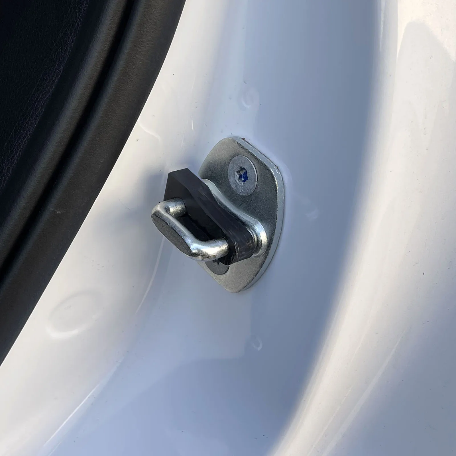 Шумоглушитель дверного замка автомобиля, Амортизирующий буфер для Hyundai Creta 2016-2023, Дребезжащие скрипы, Тихий Шум, Глухое Звукоизоляционное уплотнение.  Изображение 2
